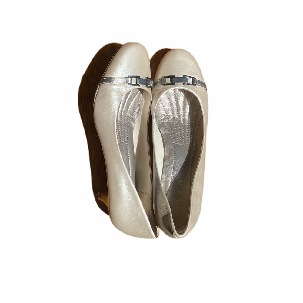 Easy Spirit Gold Comfy Heel Shoes 9.5 Wide